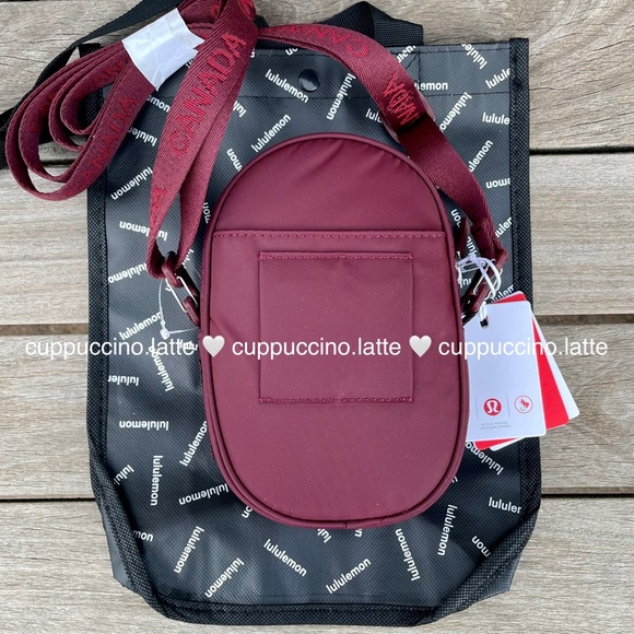 🍁NWT🇨🇦RARE Lululemon Team Canada 22 Future Legacy Crossbody Bag in Red Merlot - Picture 6 of 10